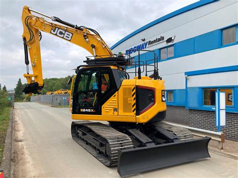 3 ton zero tail swing mini digger excavator for hire|mini tail swing for rent.